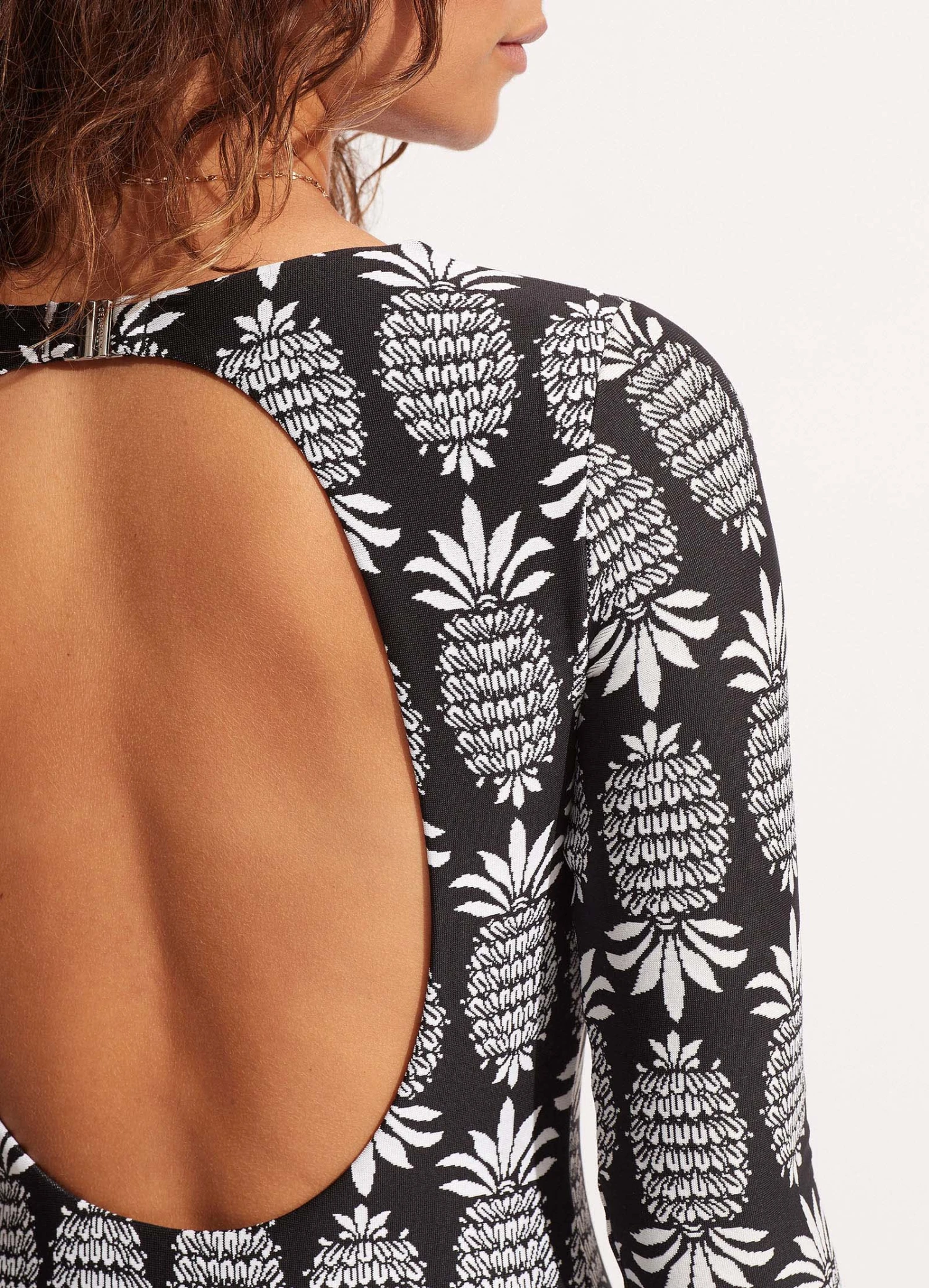 Corsica V Neck Long Sleeve Surfsuit - Black 6 Corsica V Neck Long Sleeve Surfsuit - Black - Image 4