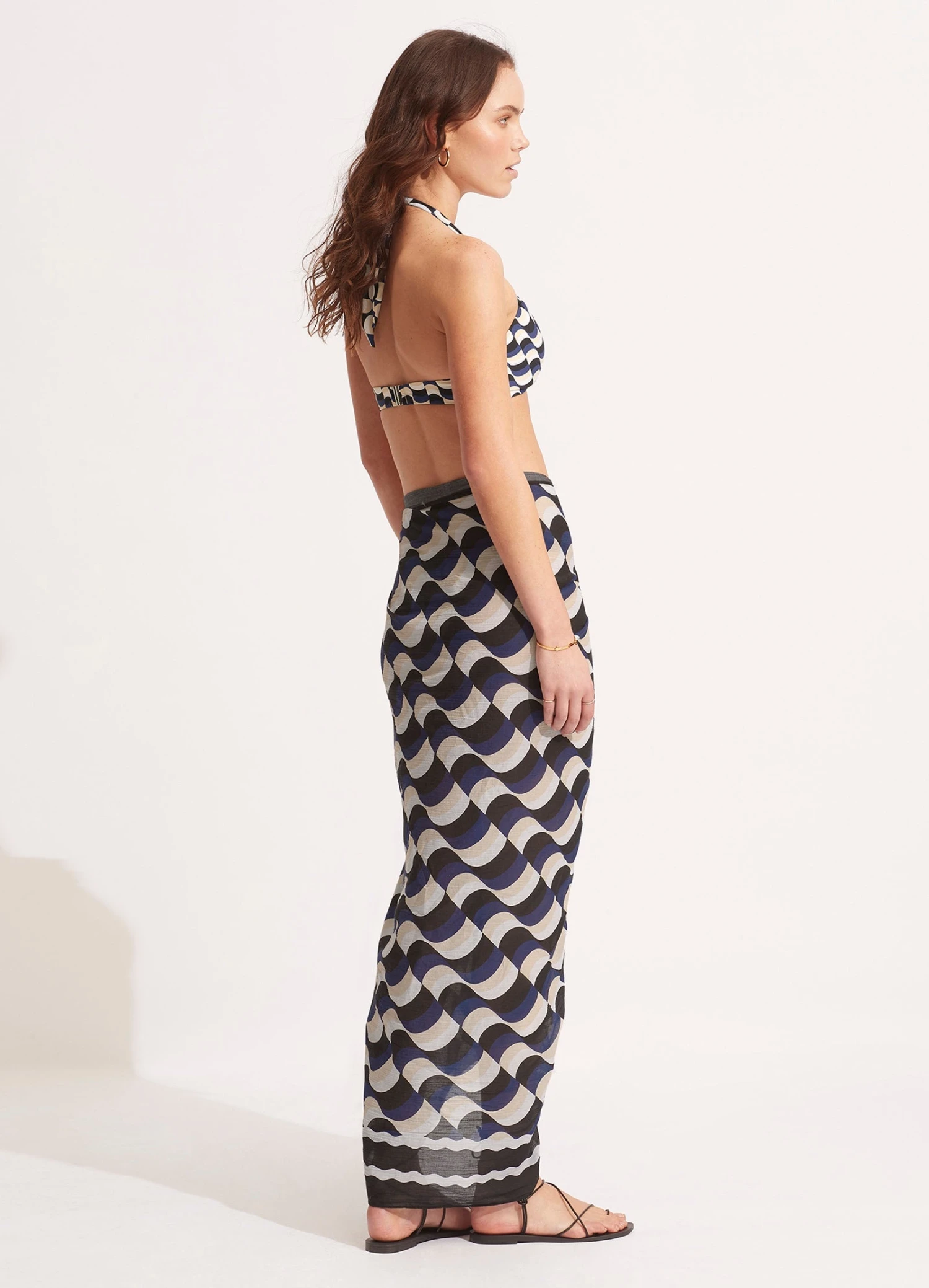 Modern Take Sarong - Black 5 Modern Take Sarong - Black - Image 3